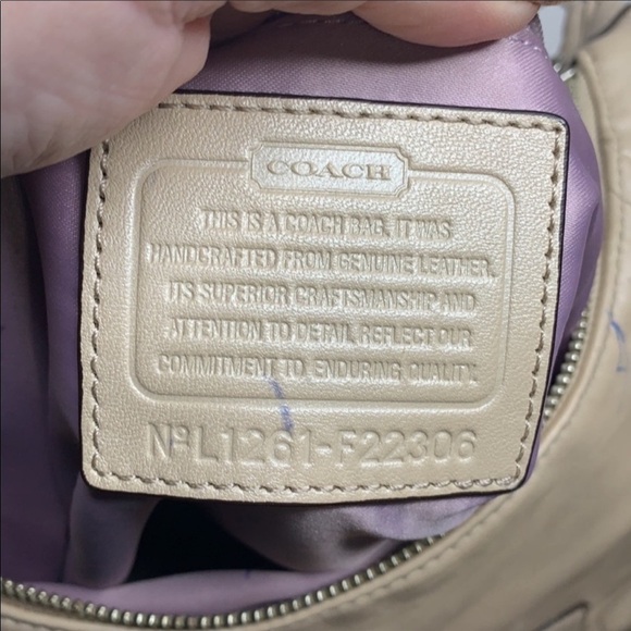 KRISTIN LEATHER HOBO (COACH F22306)
Leather - Picture 8 of 9